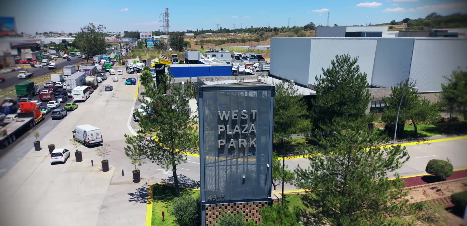 Acceso del parque industrial West Plaza Park en Zapopan